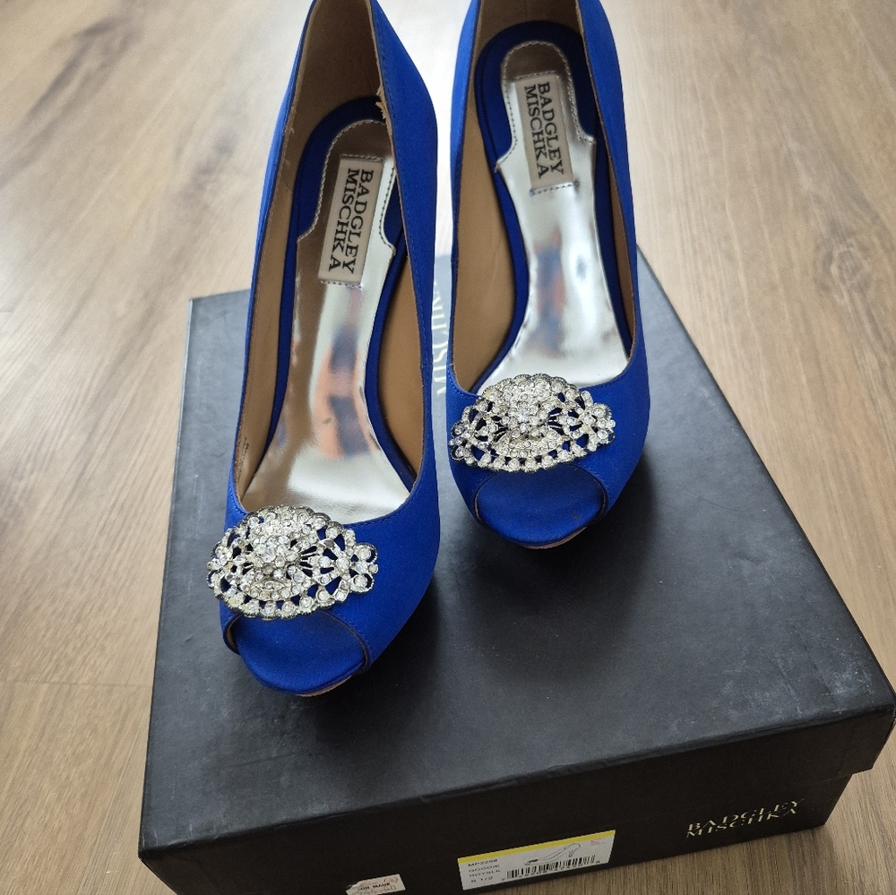 Badgley Mischka Women's Blue Peep-Toe Heels